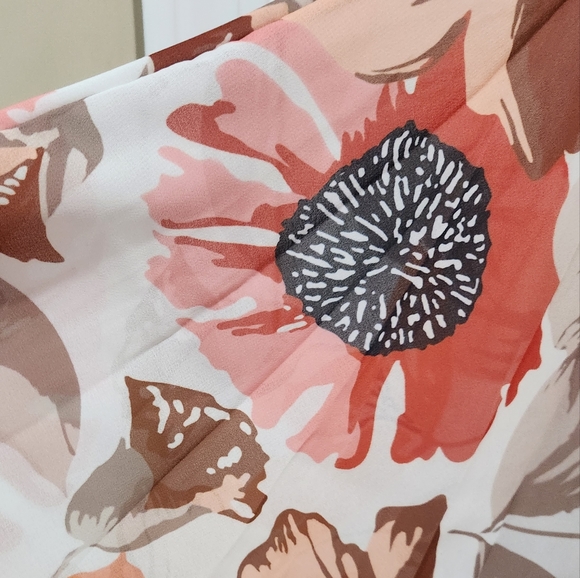 Gorgeous Floral Print V Neck Chiffon Blouse / cover up. - Picture 8 of 8